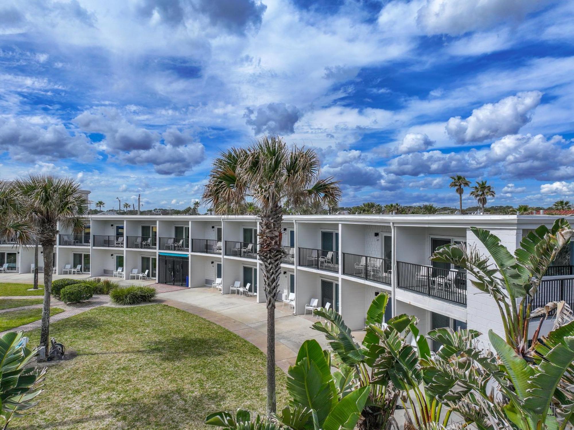 Seahorse Oceanfront Inn Neptune Beach ภายนอก รูปภาพ
