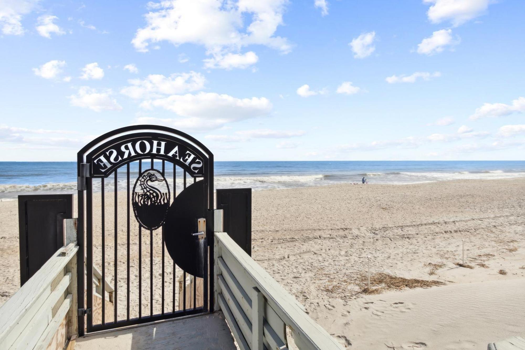 Seahorse Oceanfront Inn Neptune Beach ภายนอก รูปภาพ